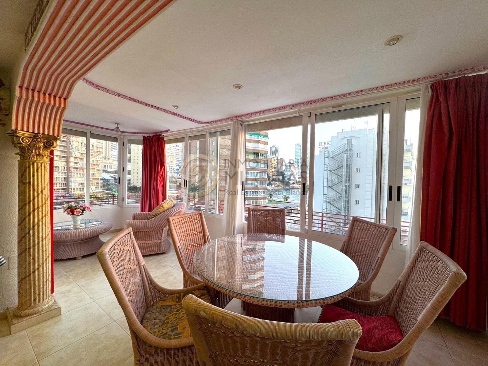 2 soveværelse Lejlighed til salg i Benidorm med swimmingpool garage - € 479.000 (Ref: 9794753)