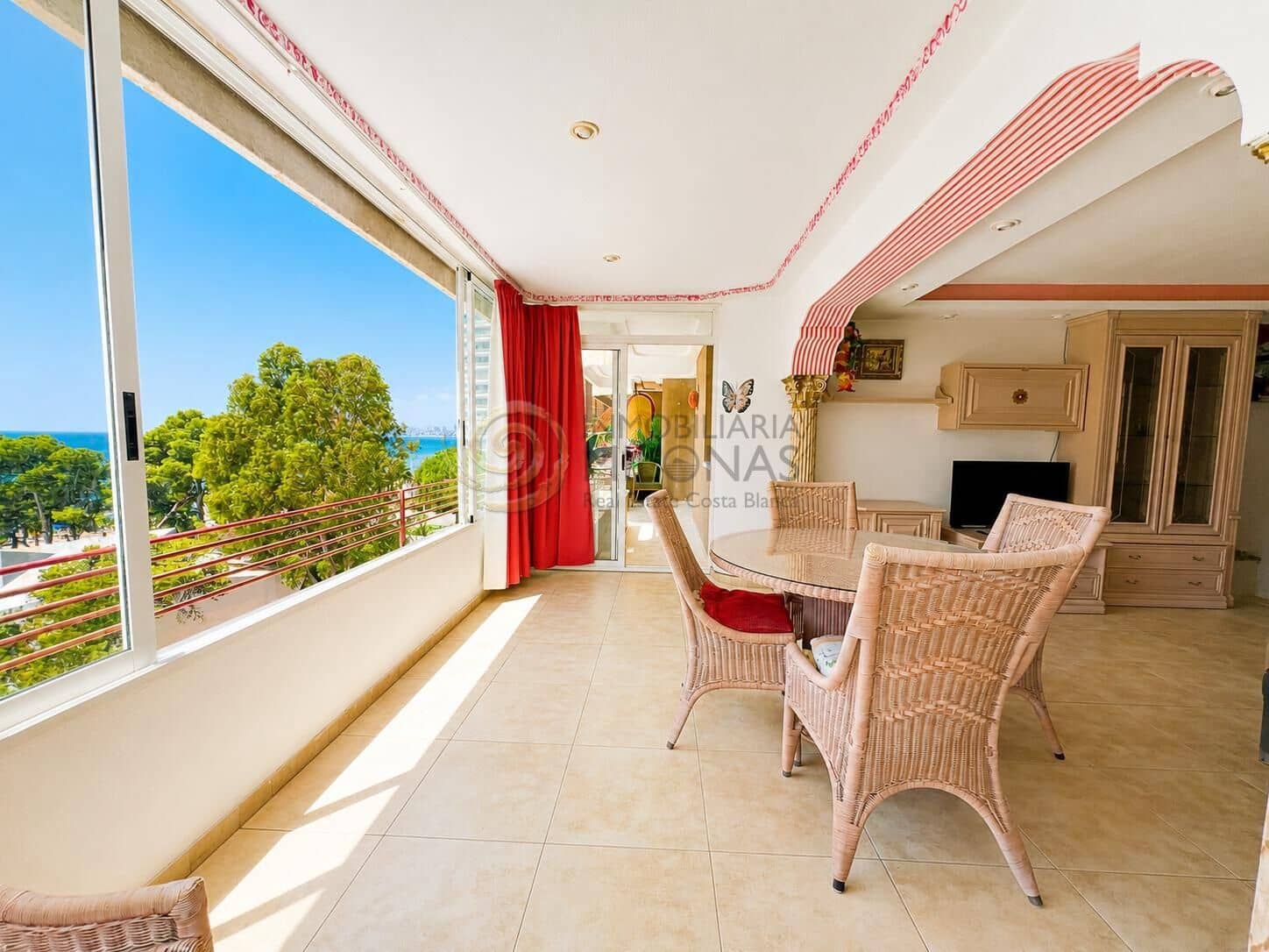 2 bedroom Flat for sale in Benidorm with pool garage - € 435,000 (Ref: 9794753)