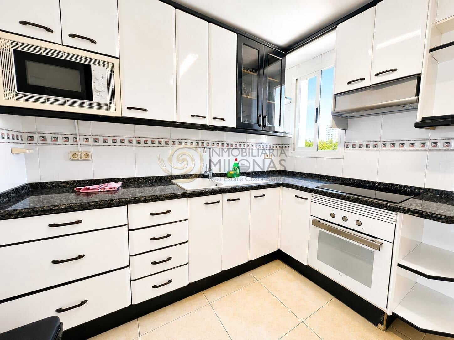 2 bedroom Flat for sale in Benidorm with pool garage - € 435,000 (Ref: 9794753)