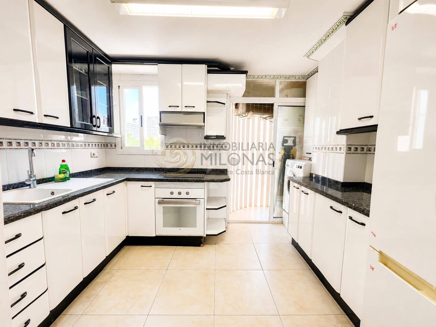 2 bedroom Flat for sale in Benidorm with pool garage - € 435,000 (Ref: 9794753)