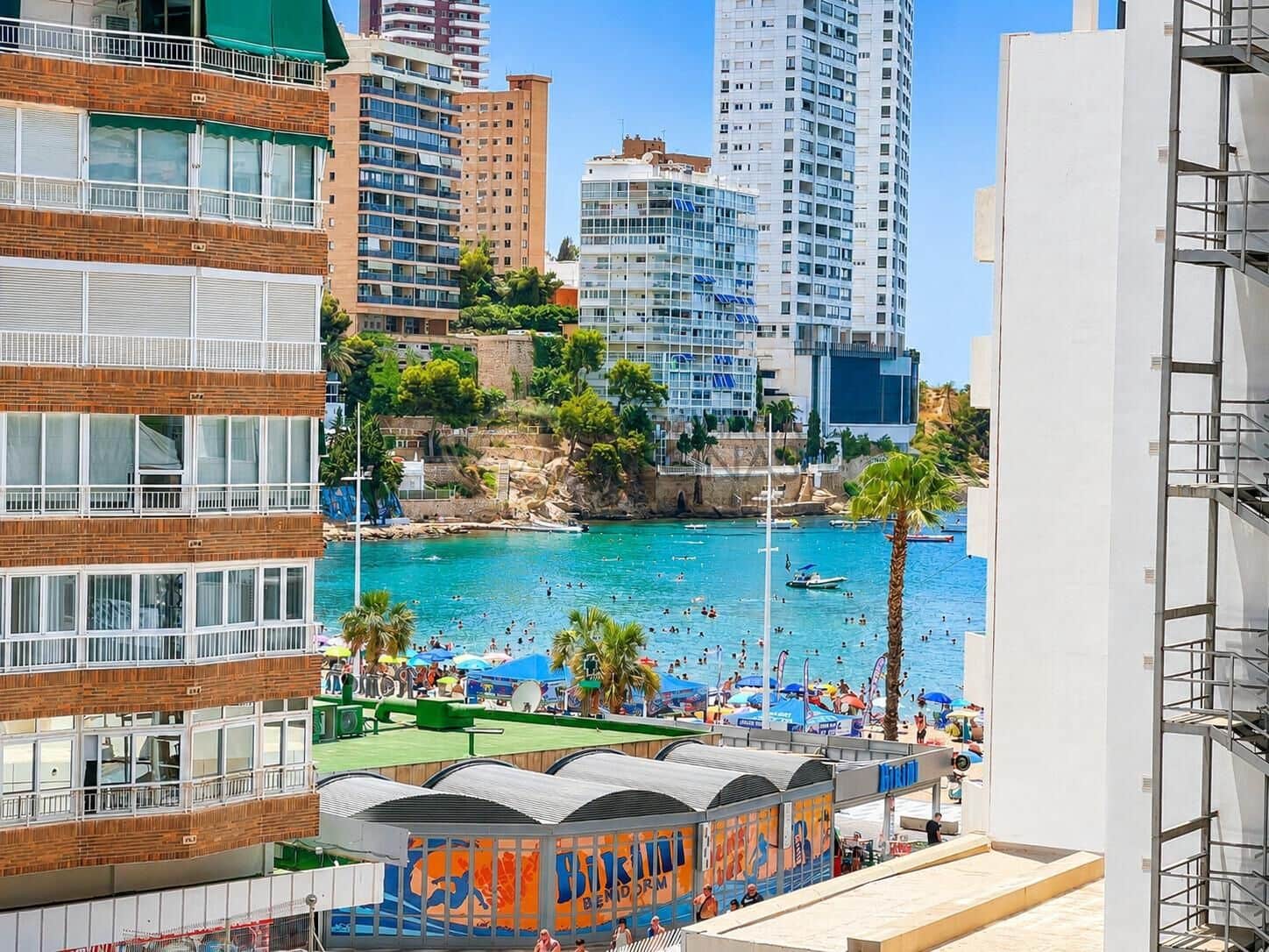 2 bedroom Flat for sale in Benidorm with pool garage - € 435,000 (Ref: 9794753)