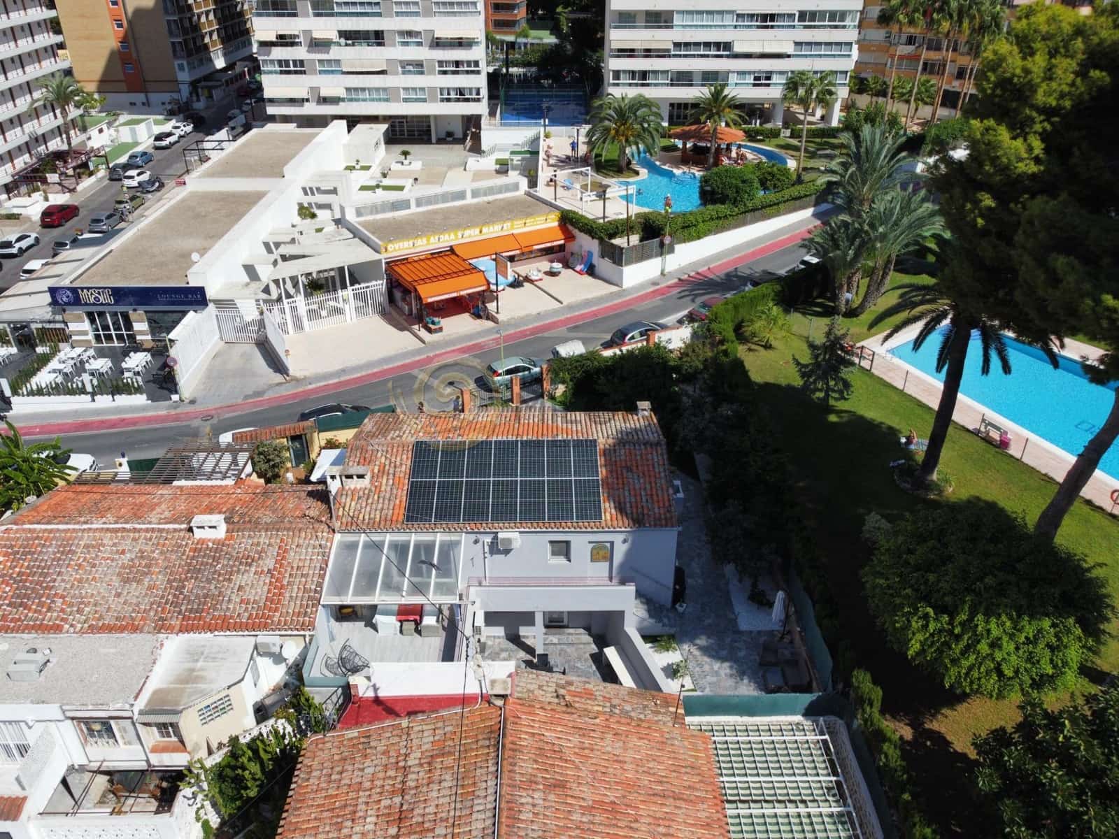 6 bedroom Villa for sale in Benidorm - € 489,000 (Ref: 9797229)