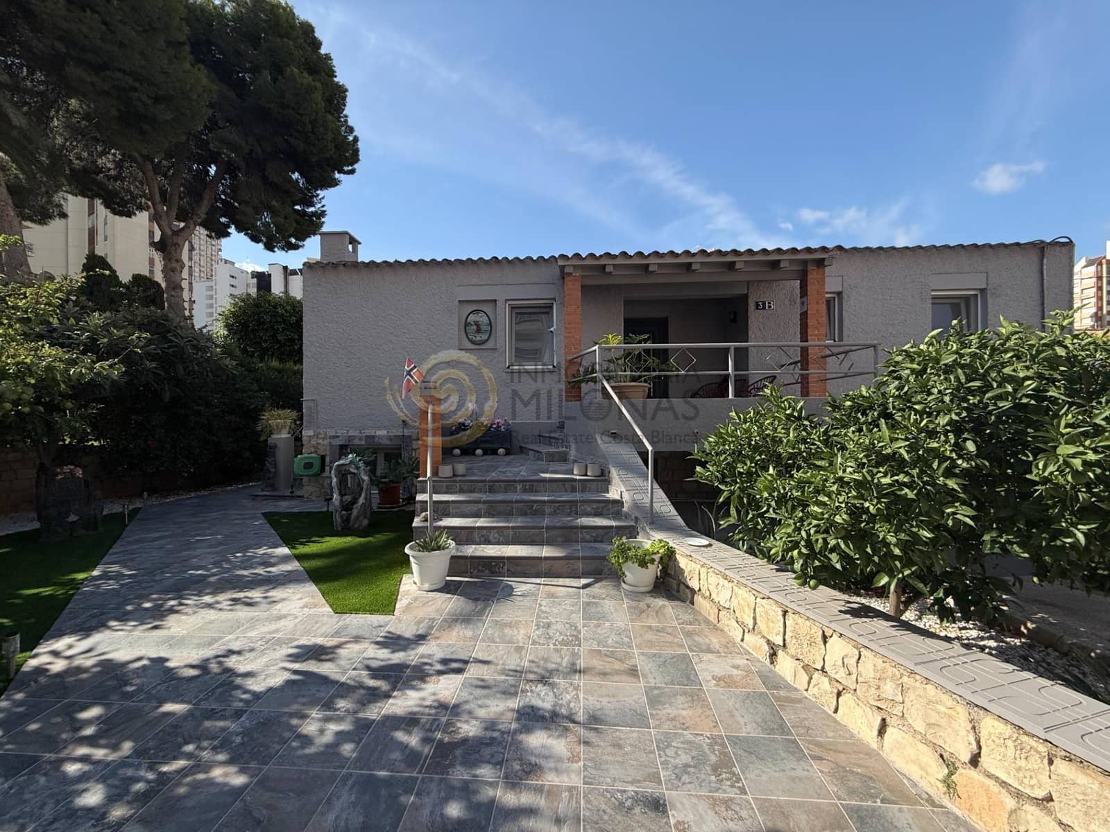 6 bedroom Villa for sale in Benidorm - € 489,000 (Ref: 9797229)