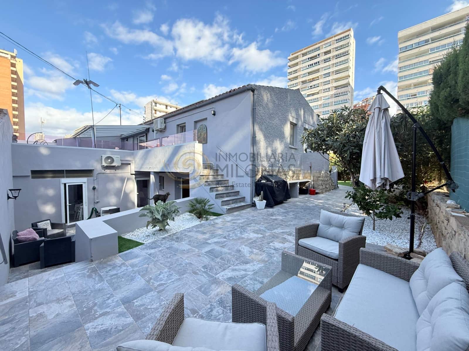 6 bedroom Villa for sale in Benidorm - € 489,000 (Ref: 9797229)