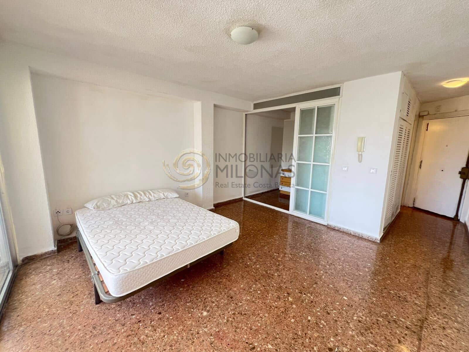 Studio for sale in Benidorm with pool - € 147,000 (Ref: 9804393)