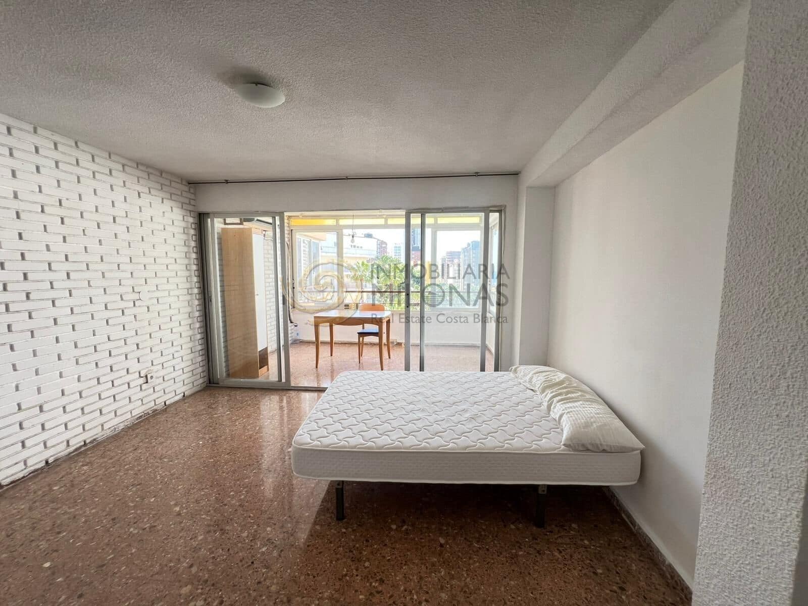 Studio for sale in Benidorm with pool - € 147,000 (Ref: 9804393)