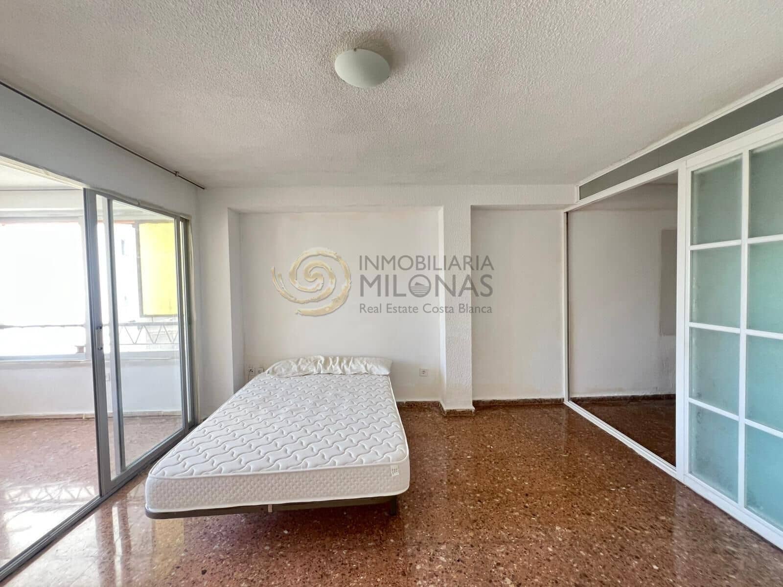 Studio for sale in Benidorm with pool - € 147,000 (Ref: 9804393)
