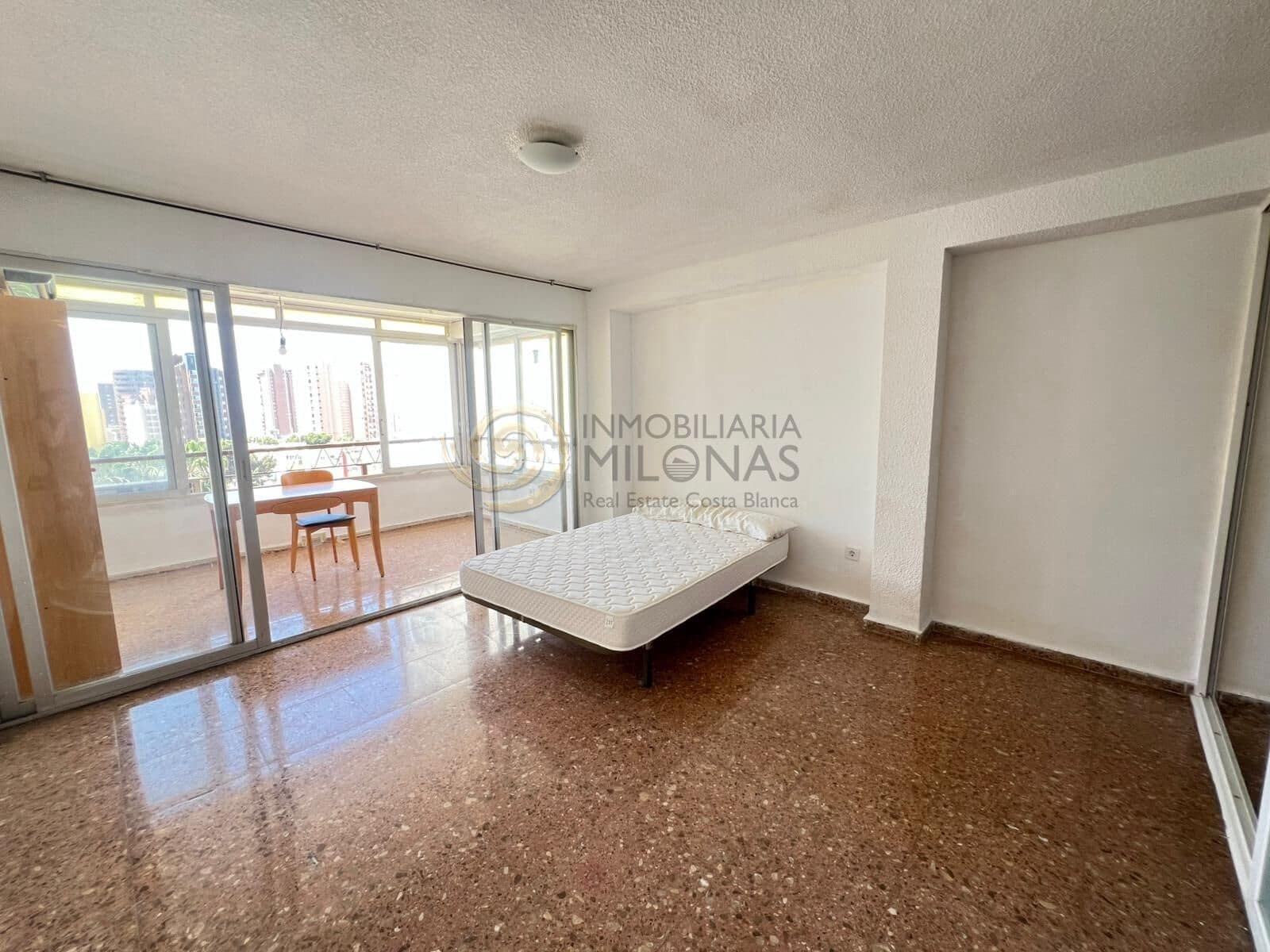 Studio for sale in Benidorm with pool - € 147,000 (Ref: 9804393)