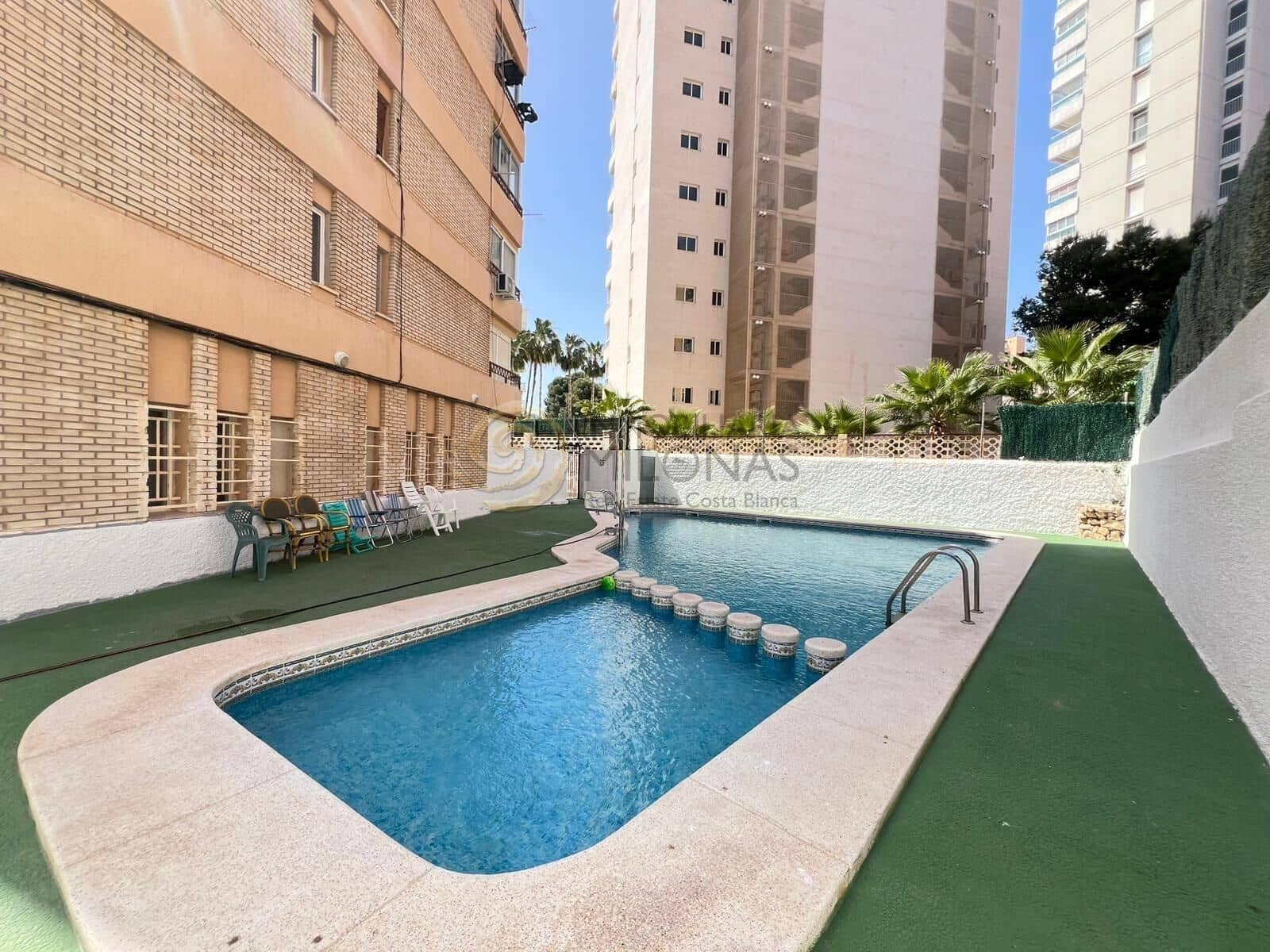 Studio for sale in Benidorm with pool - € 147,000 (Ref: 9804393)