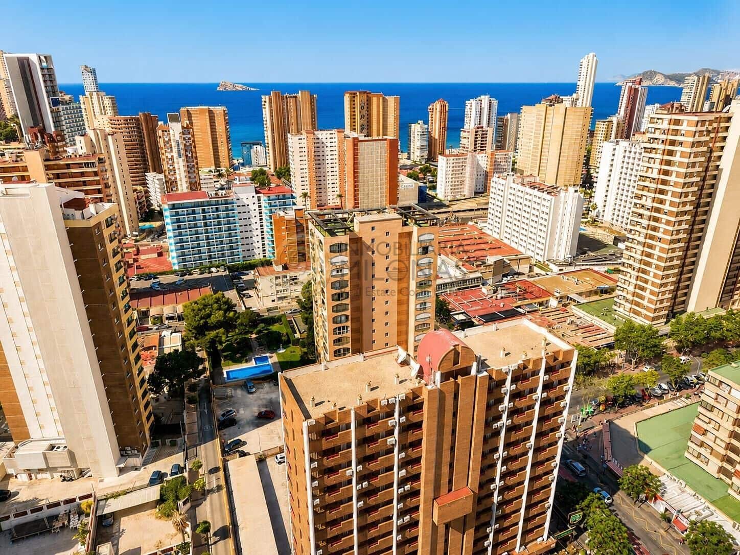 2 bedroom Apartment for sale in Benidorm with pool - € 195,000 (Ref: 9893980)