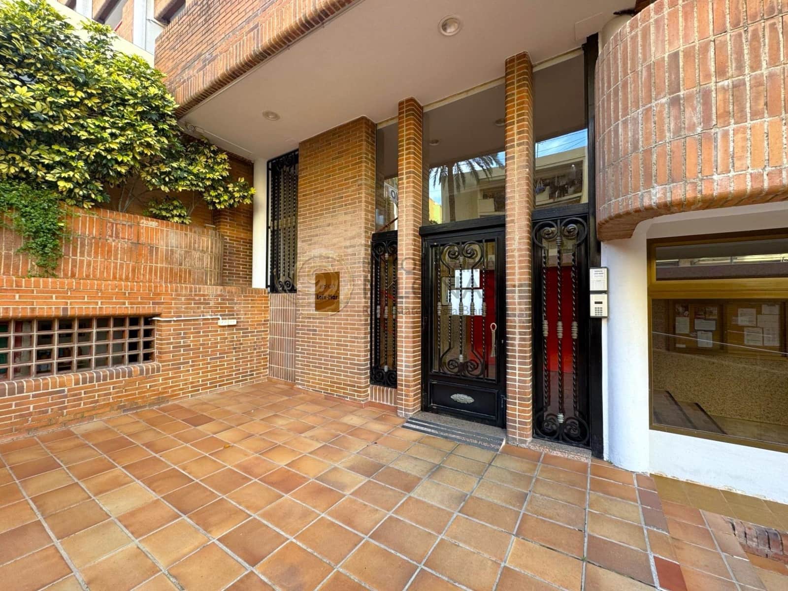 2 bedroom Apartment for sale in Benidorm with pool - € 195,000 (Ref: 9893980)