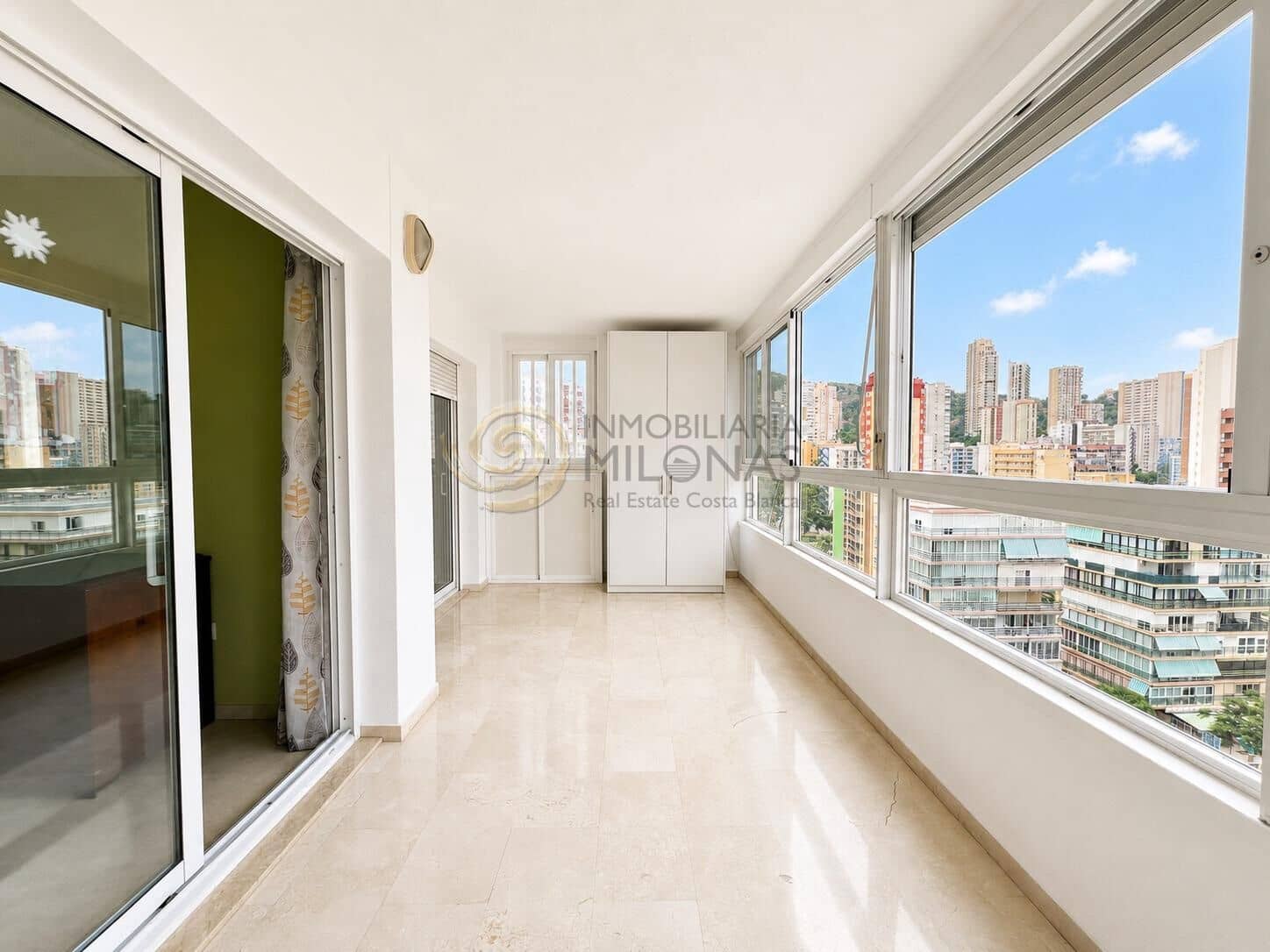 2 Zimmer Apartment zu verkaufen in Benidorm mit Pool Garage - 359.000 € (Ref: 9898883)