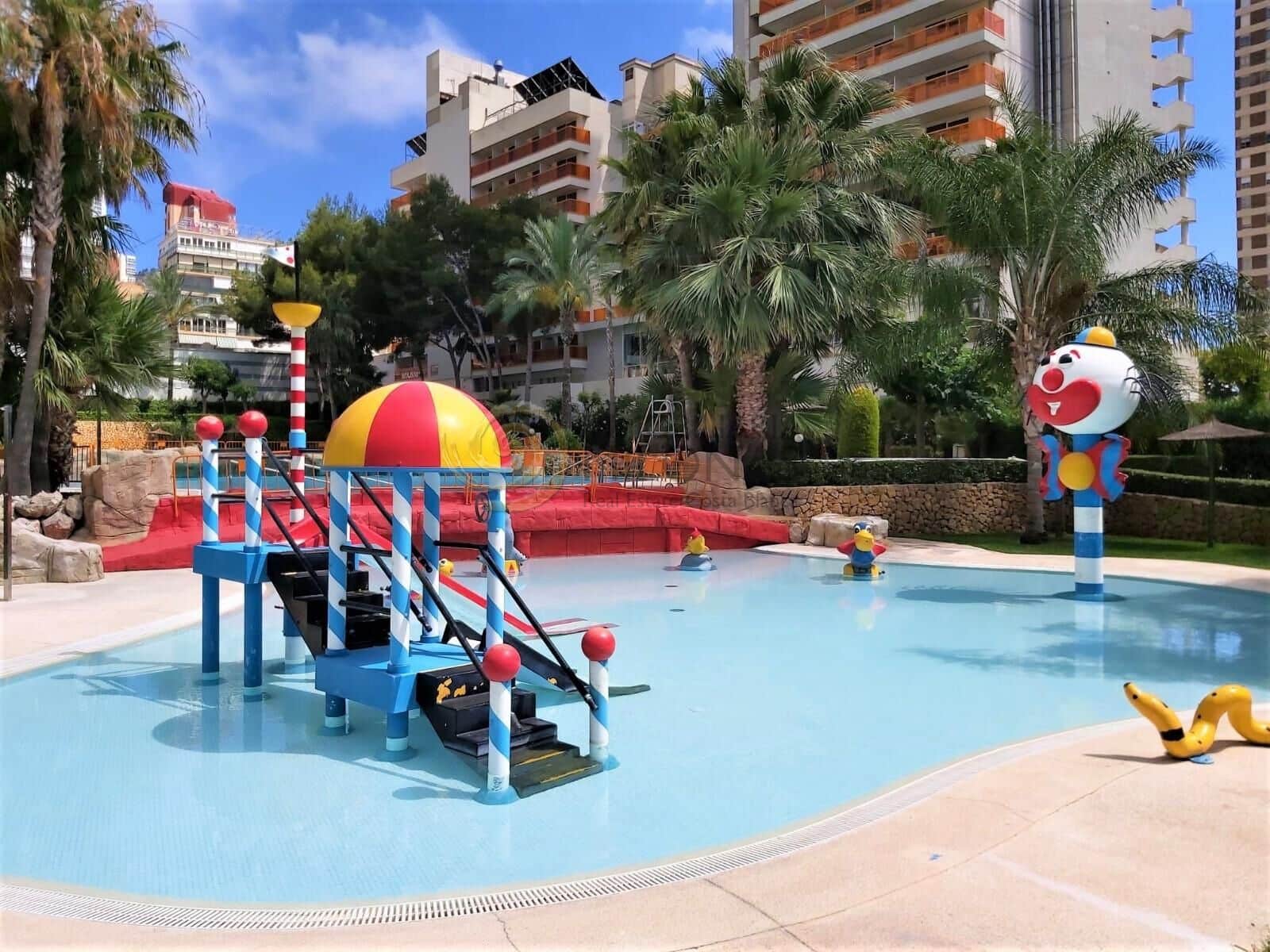 2 Zimmer Apartment zu verkaufen in Benidorm mit Pool Garage - 359.000 € (Ref: 9898883)