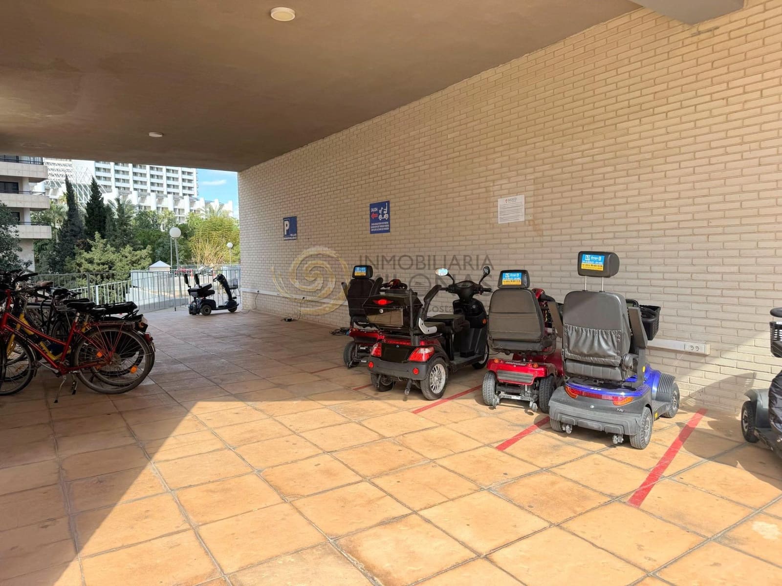 2 Zimmer Apartment zu verkaufen in Benidorm mit Pool Garage - 359.000 € (Ref: 9898883)