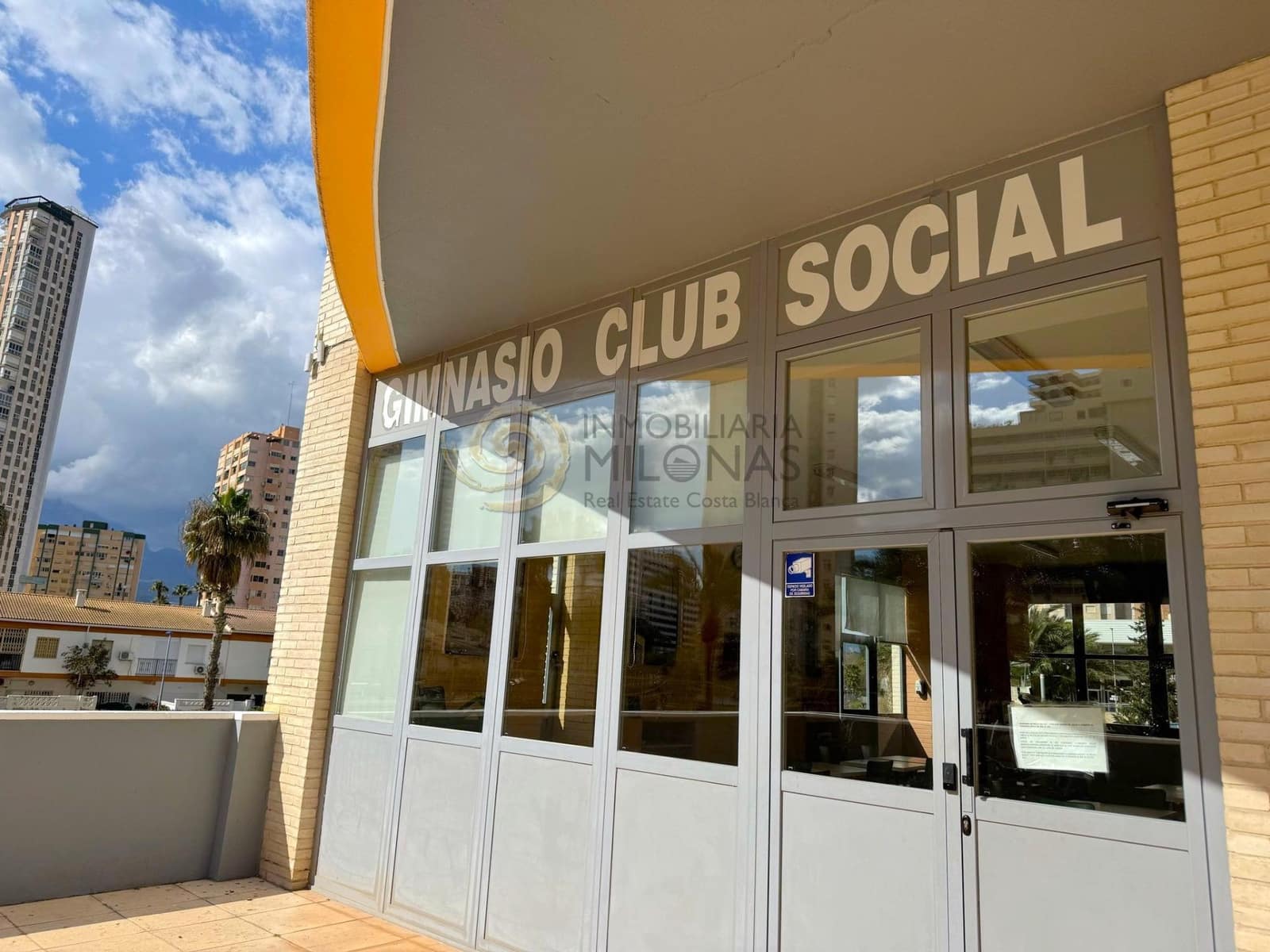 2 Zimmer Apartment zu verkaufen in Benidorm mit Pool Garage - 359.000 € (Ref: 9898883)