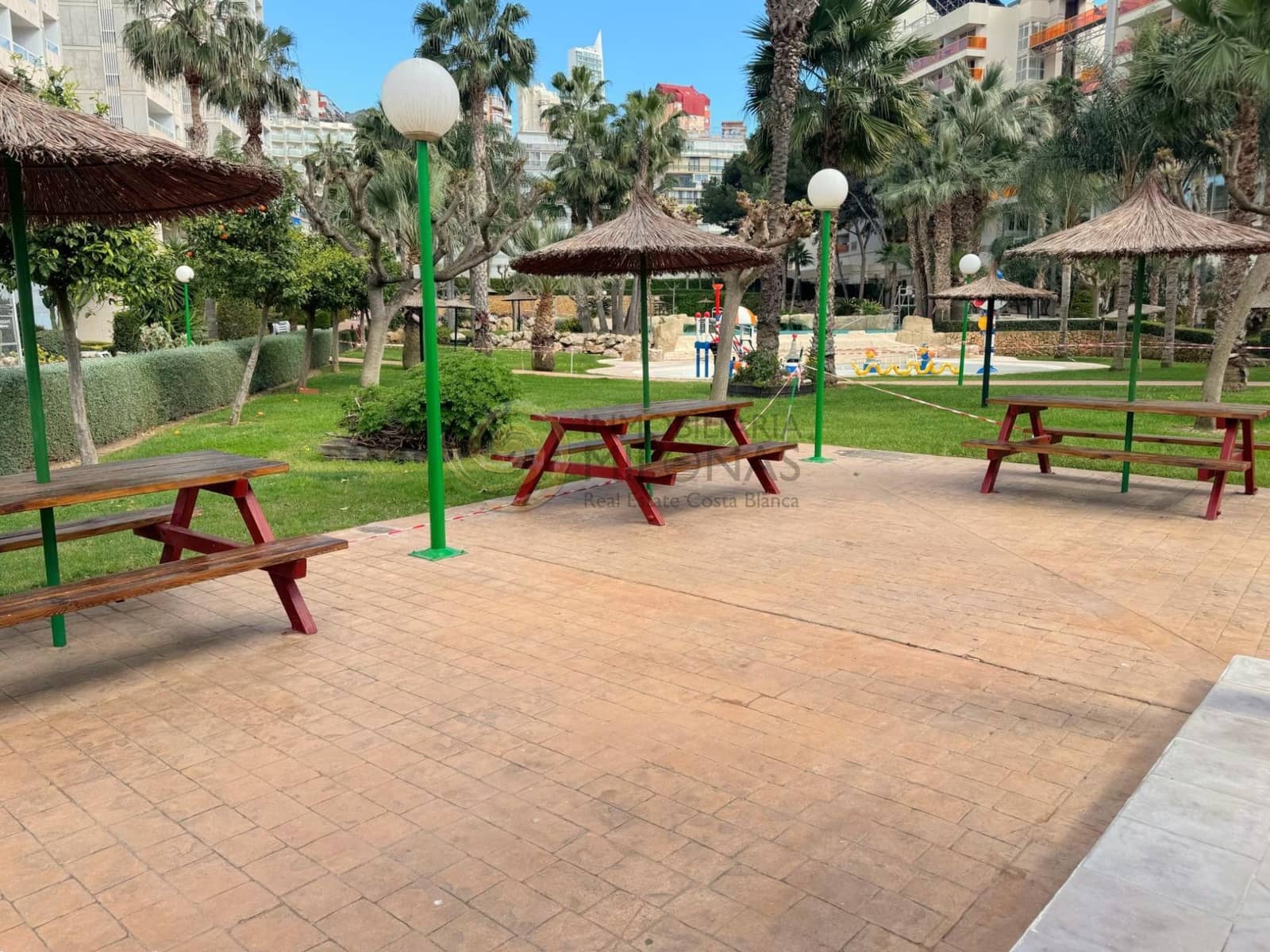 2 Zimmer Apartment zu verkaufen in Benidorm mit Pool Garage - 359.000 € (Ref: 9898883)