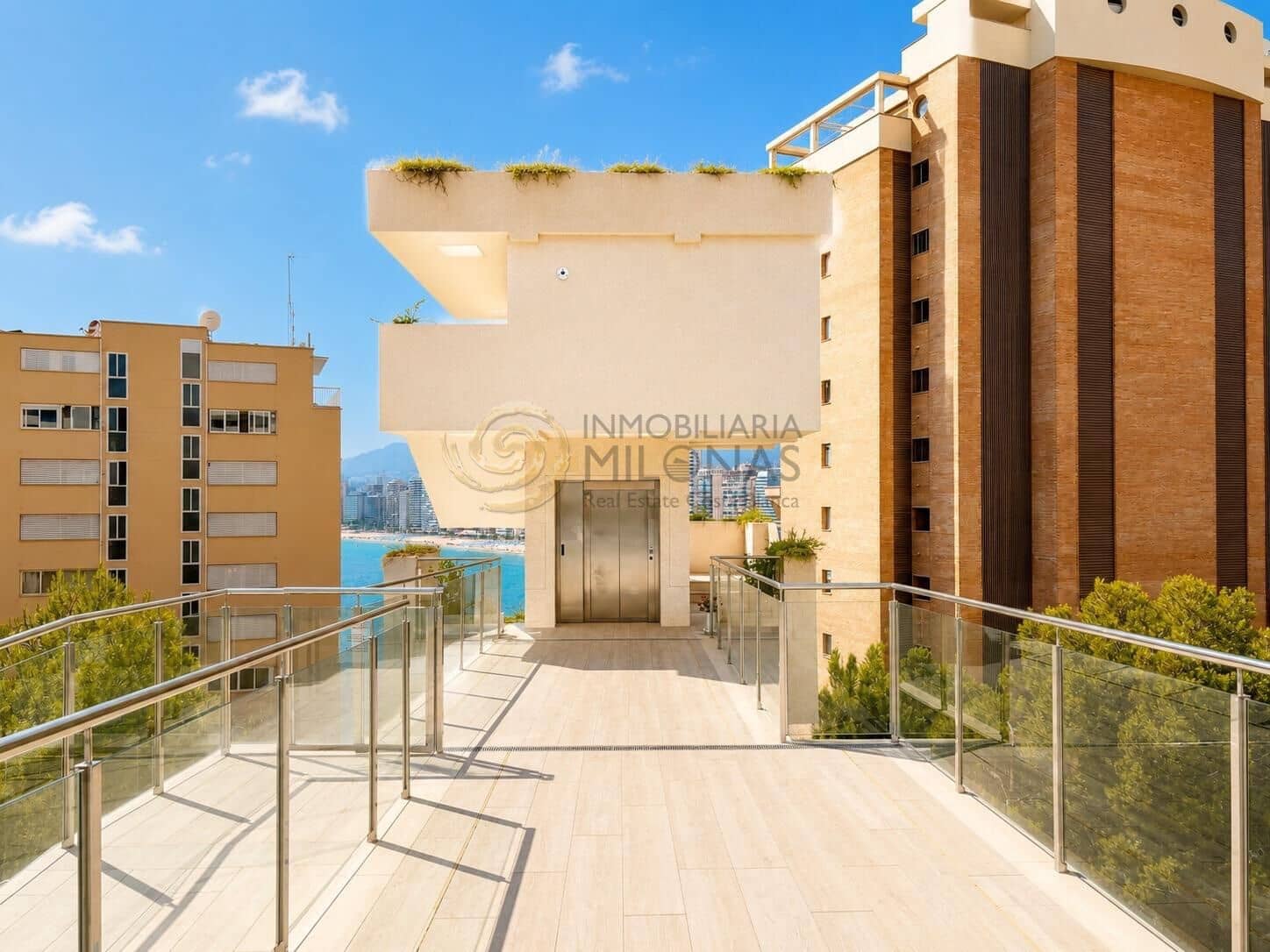 2 makuuhuone Huoneisto myytävänä paikassa Benidorm mukana uima-altaan 
autotalli - 350 000 € (Ref: 9947998)