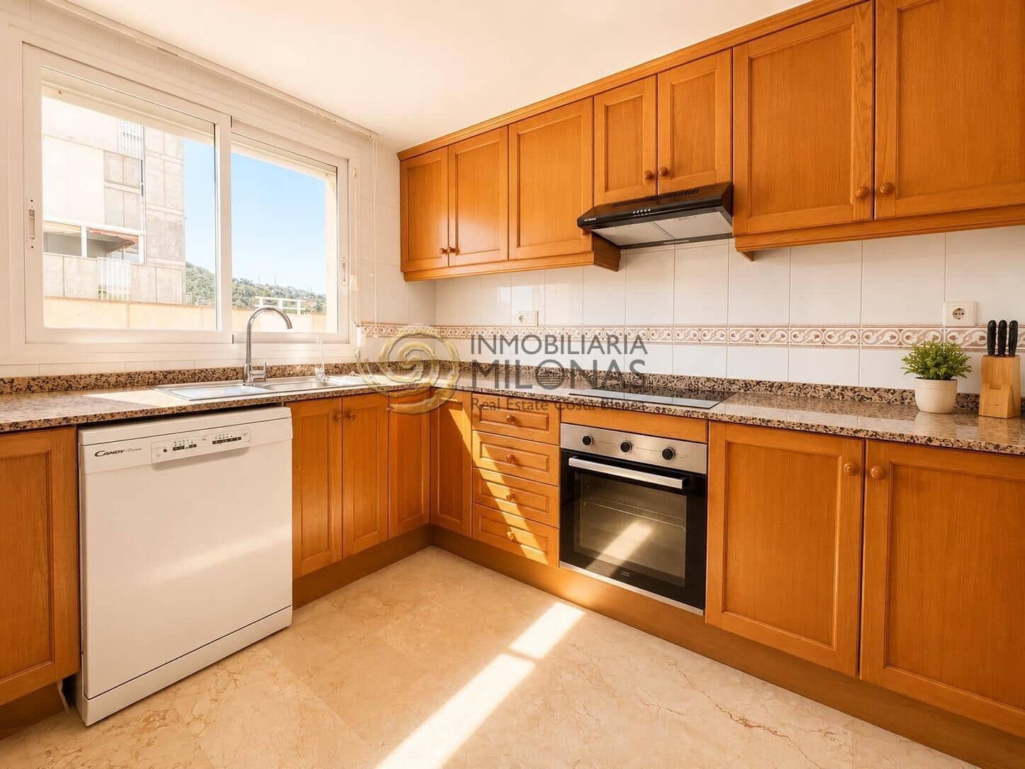 3 sovrum Lägenhet till salu i Benidorm med pool garage - 565 000 € (Ref: 9952711)