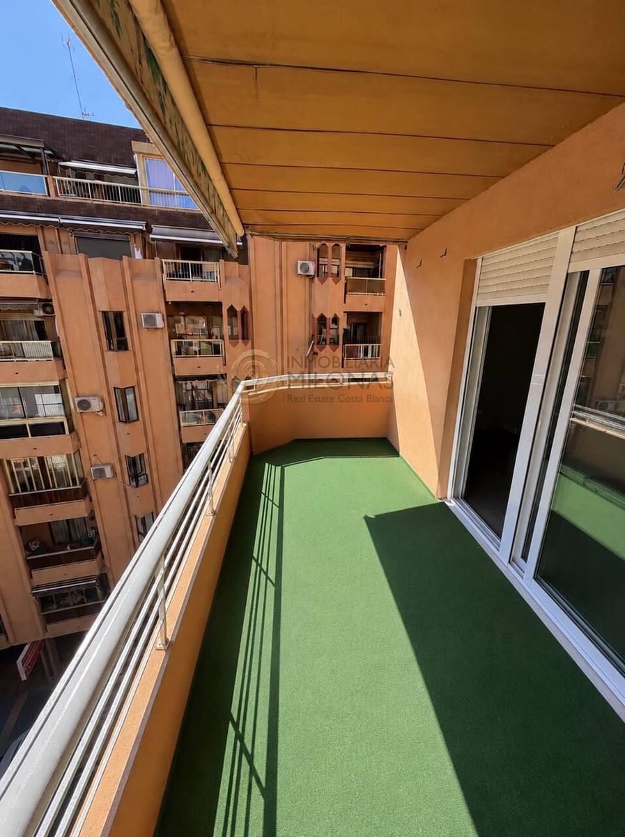 Apartamento de 3 habitaciones en Benidorm en venta - 340.000 € (Ref: 9958057)
