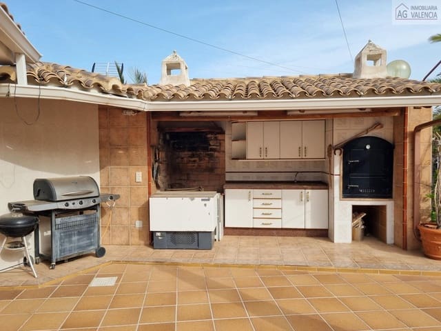 5 bedroom Villa for sale in Coloma  , La Nucia with pool garage - € 540,000 (Ref: 9378508)