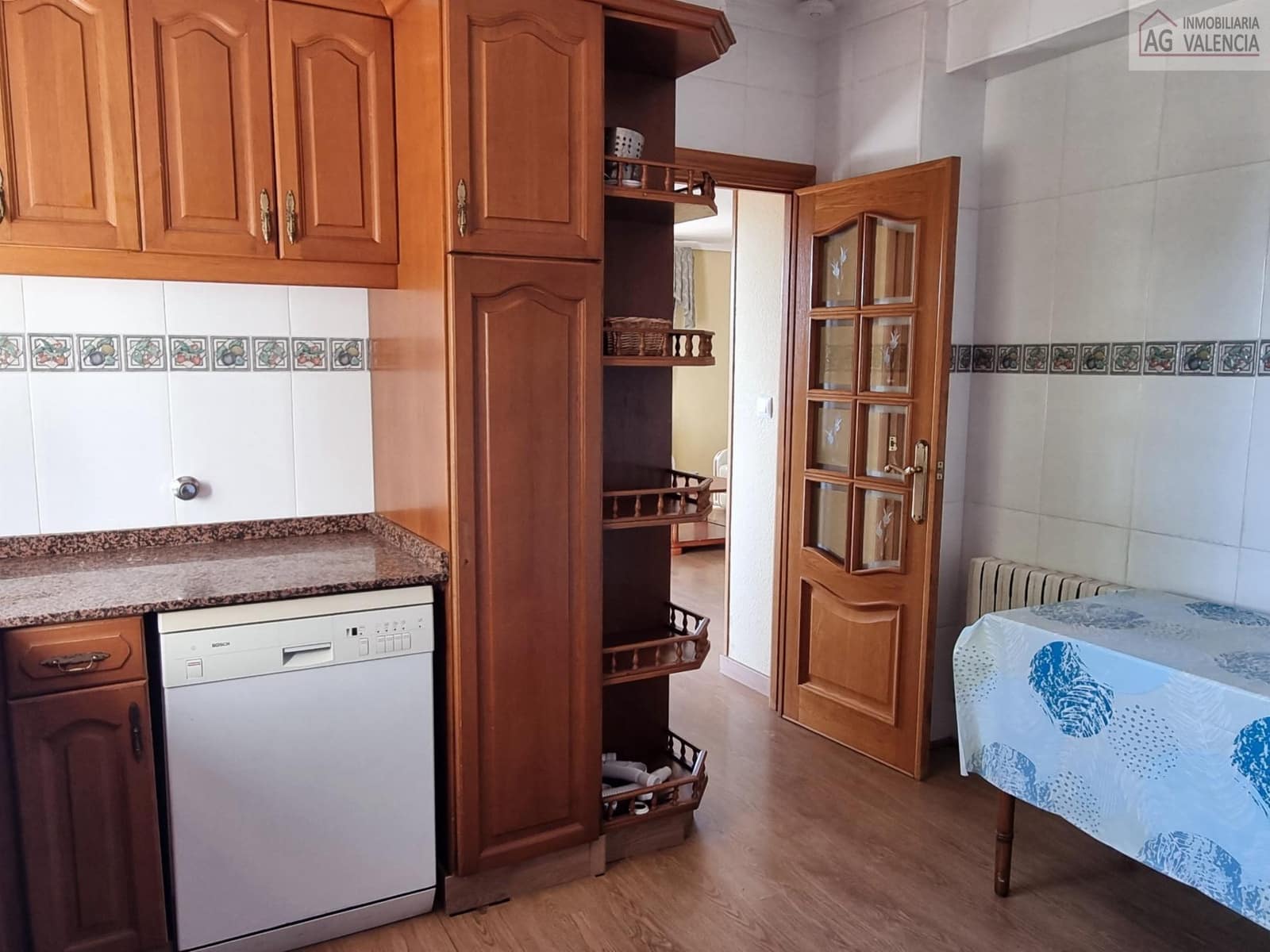 7 soverom Villa til salgs i Chiva med svømmebasseng garasje - € 550 000 (Ref: 9378509)