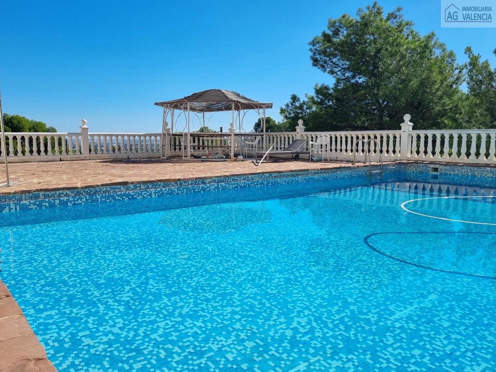 7 soverom Villa til salgs i Chiva med svømmebasseng garasje - € 550 000 (Ref: 9378509)