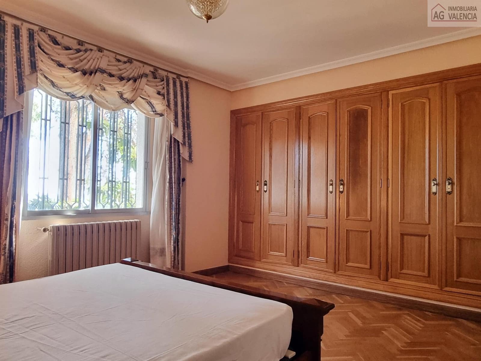 7 soverom Villa til salgs i Chiva med svømmebasseng garasje - € 550 000 (Ref: 9378509)