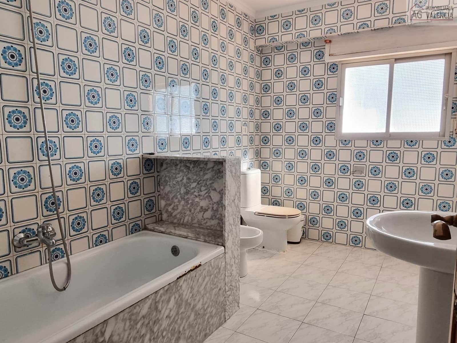 7 soverom Villa til salgs i Chiva med svømmebasseng garasje - € 550 000 (Ref: 9378509)