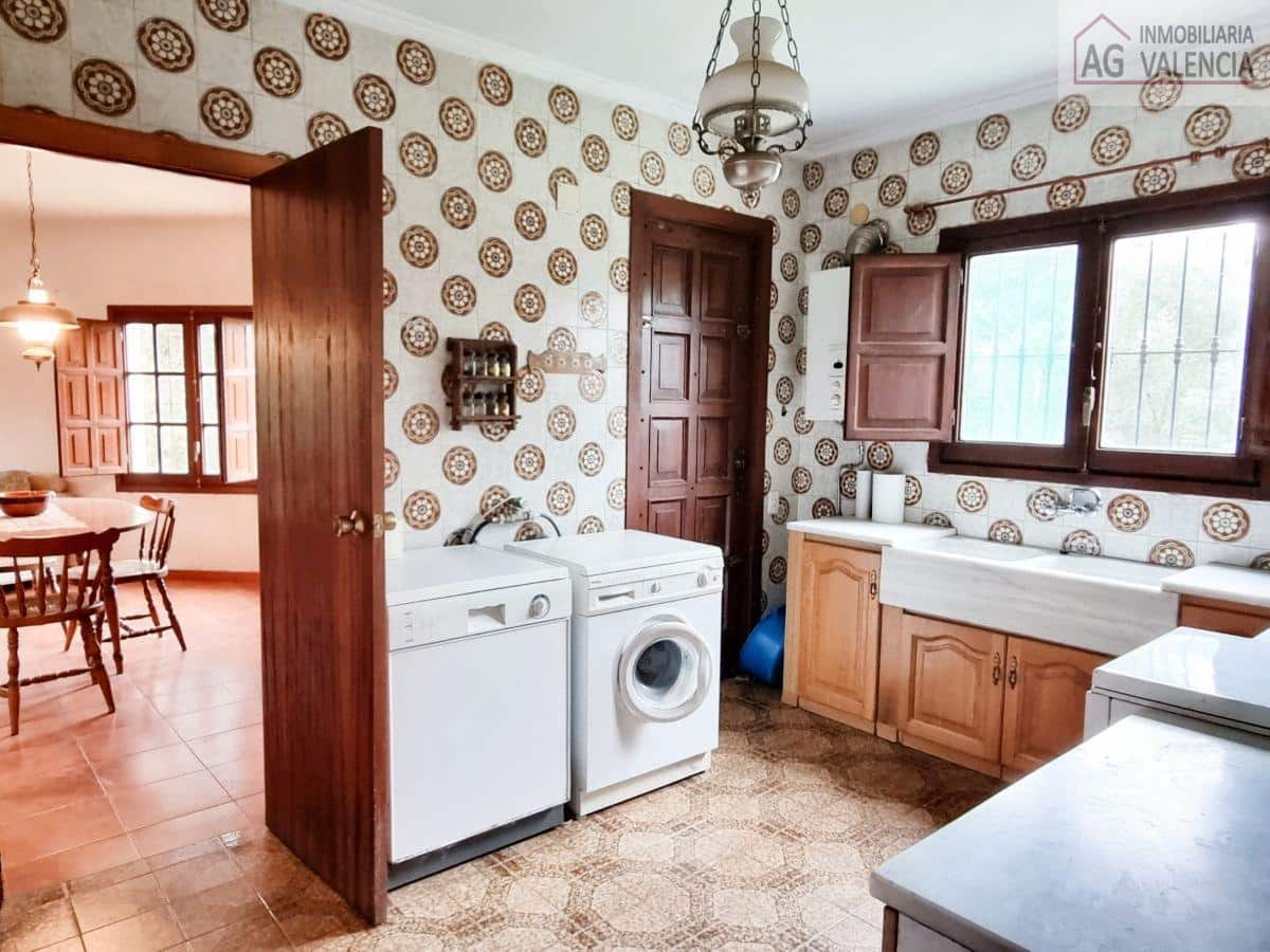 6 bedroom Villa for sale in Torrent with pool garage - € 399,000 (Ref: 9378512)