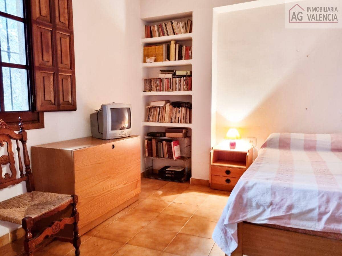 6 bedroom Villa for sale in Torrent with pool garage - € 399,000 (Ref: 9378512)