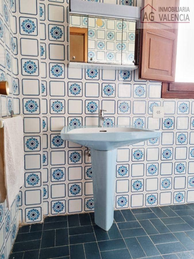 6 bedroom Villa for sale in Torrent with pool garage - € 399,000 (Ref: 9378512)