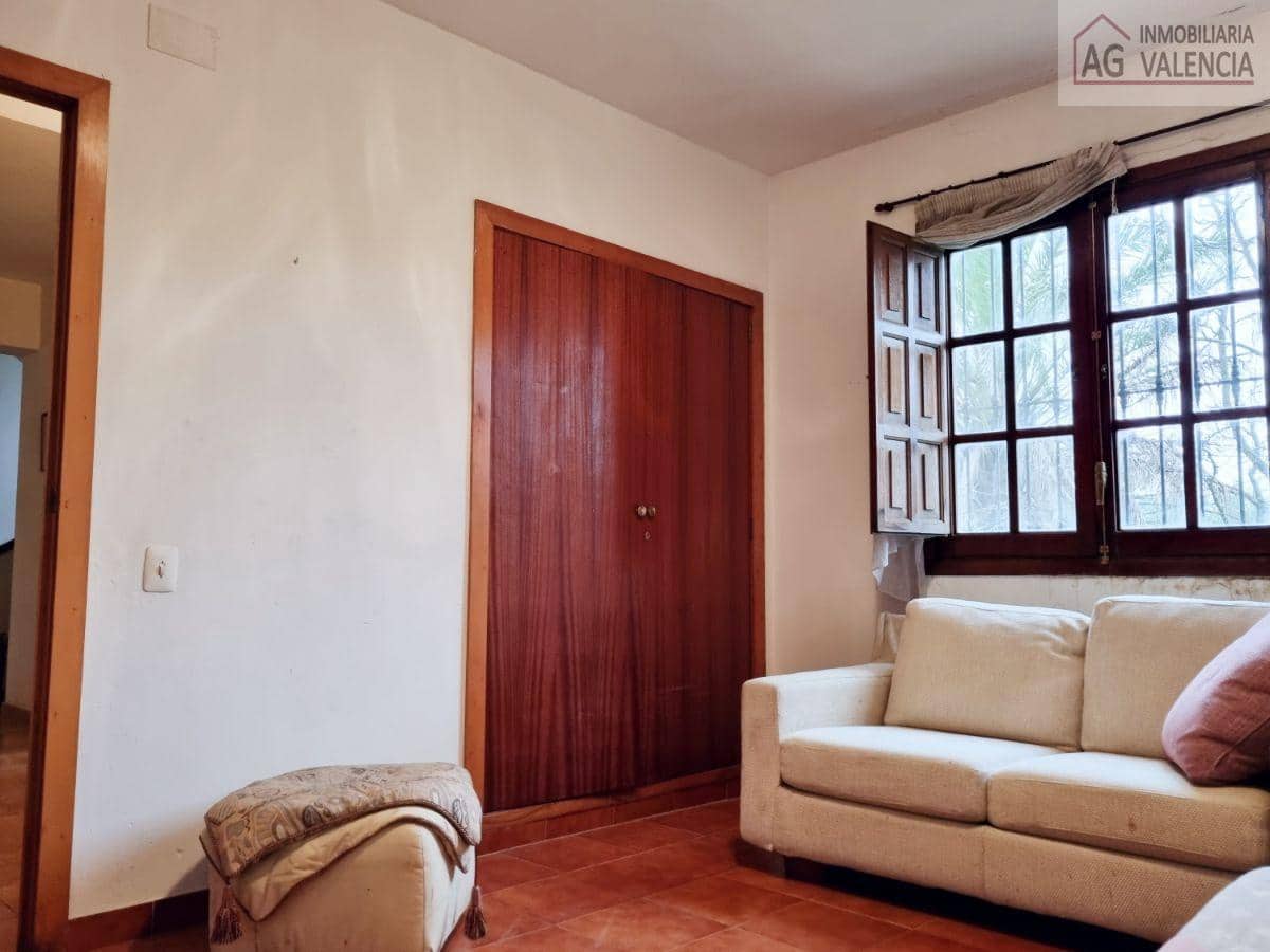 6 bedroom Villa for sale in Torrent with pool garage - € 399,000 (Ref: 9378512)