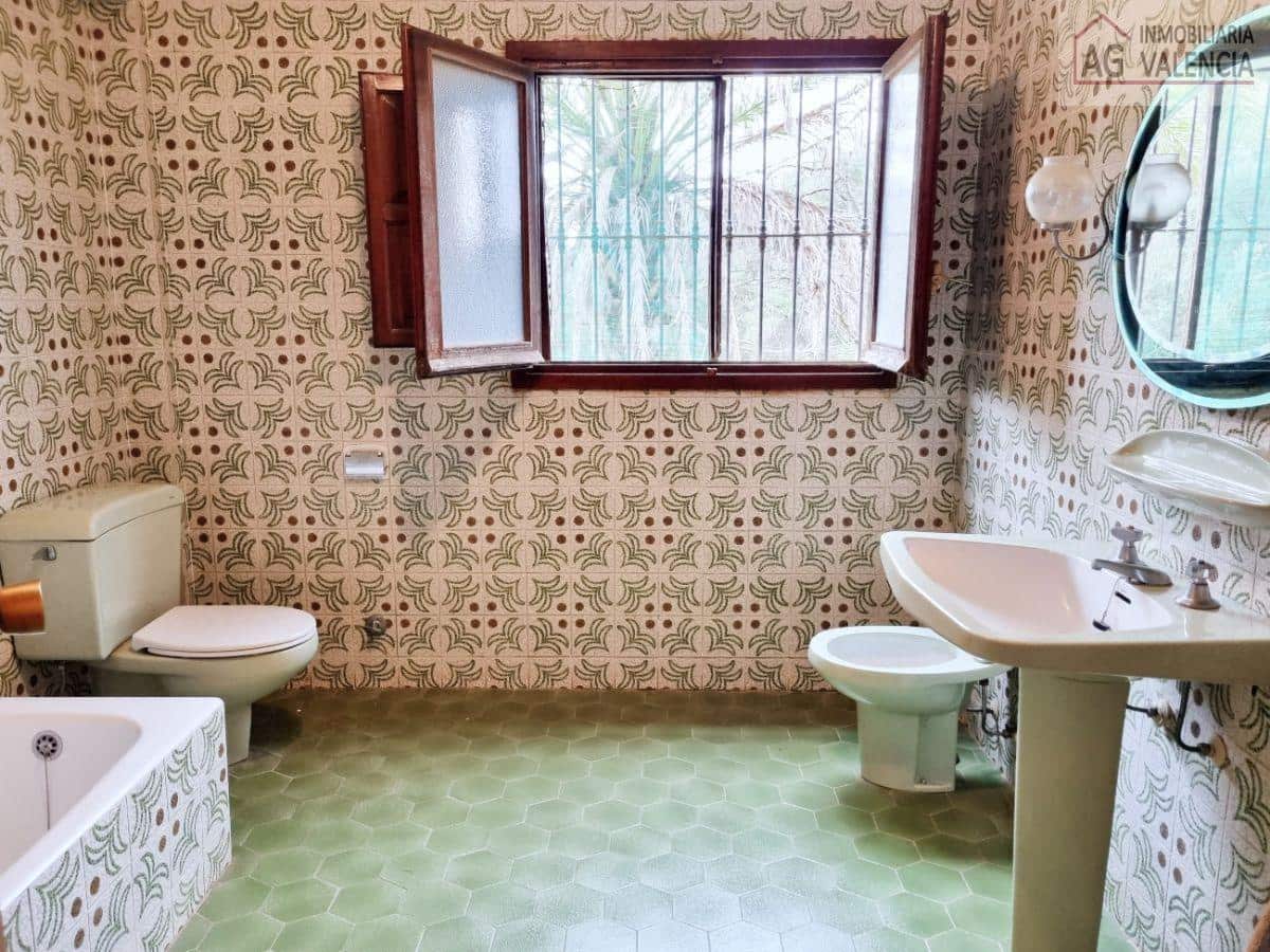 6 bedroom Villa for sale in Torrent with pool garage - € 399,000 (Ref: 9378512)