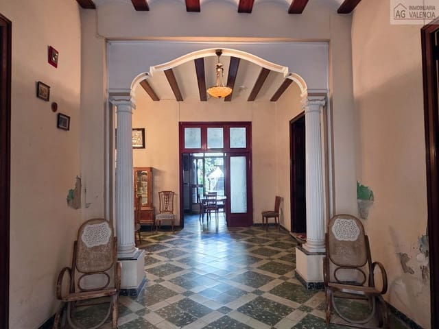 6 bedroom Townhouse for sale in Bonrepòs i Mirambell with garage - € 620,000 (Ref: 9403181)