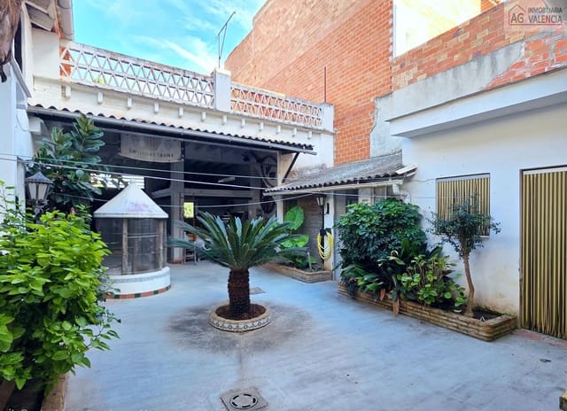 6 bedroom Townhouse for sale in Bonrepòs i Mirambell with garage - € 620,000 (Ref: 9403181)