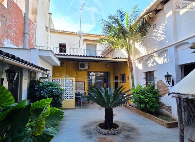 6 bedroom Townhouse for sale in Bonrepòs i Mirambell with garage - € 620,000 (Ref: 9403181)