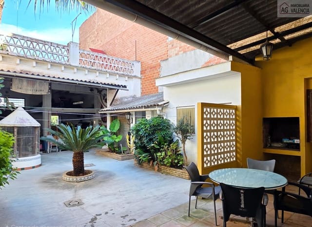 6 bedroom Townhouse for sale in Bonrepòs i Mirambell with garage - € 620,000 (Ref: 9403181)