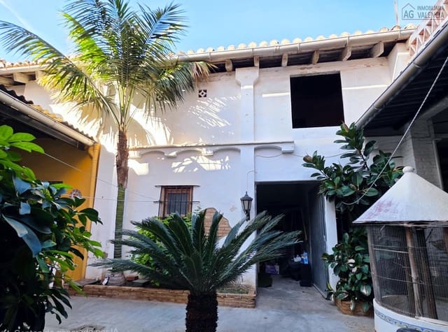 6 bedroom Townhouse for sale in Bonrepòs i Mirambell with garage - € 620,000 (Ref: 9403181)