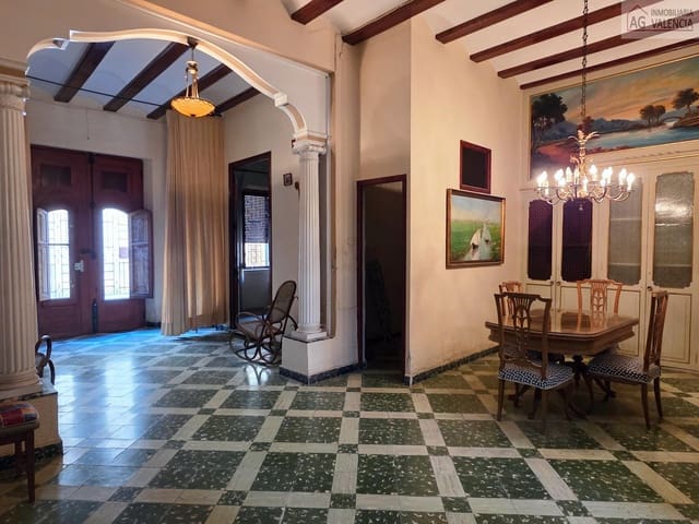 6 bedroom Townhouse for sale in Bonrepòs i Mirambell with garage - € 620,000 (Ref: 9403181)