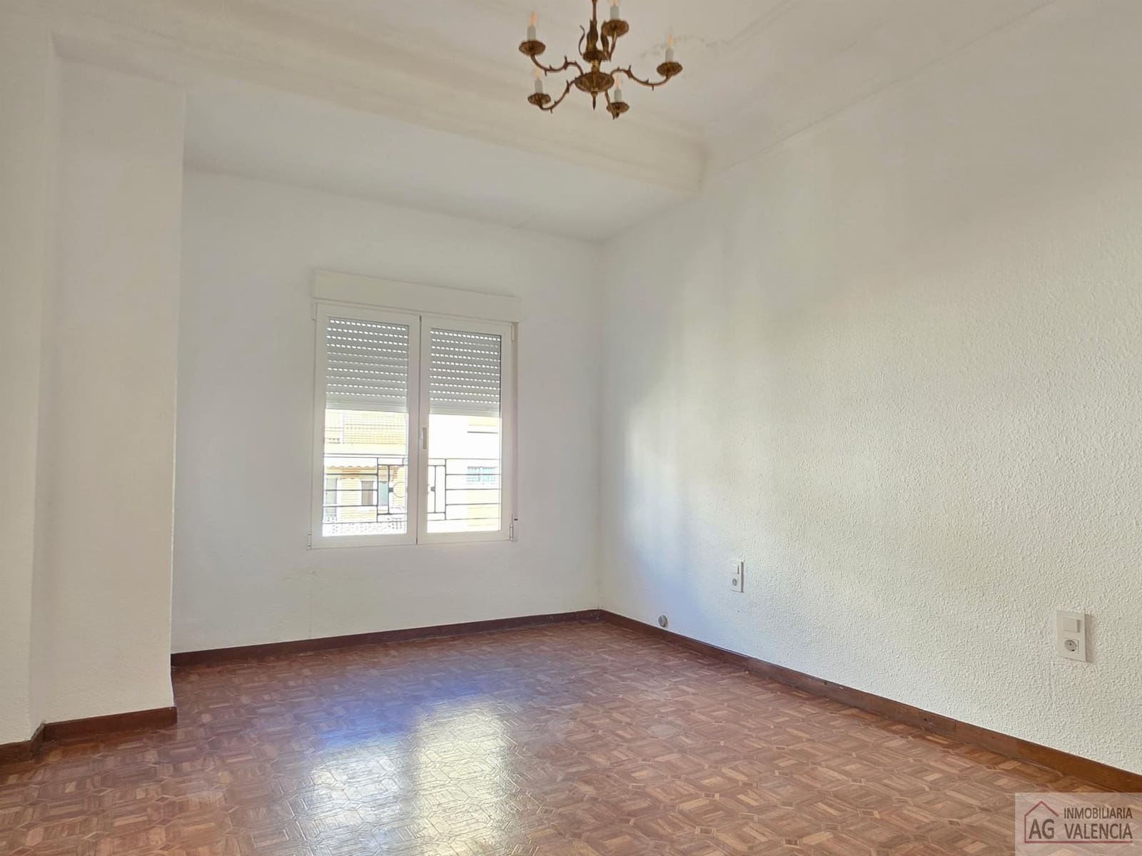 3 bedroom Flat for rent in Valencia city - € 1,350 (Ref: 9425418)