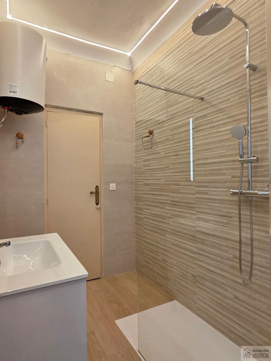 3 bedroom Flat for rent in Valencia city - € 1,350 (Ref: 9425418)