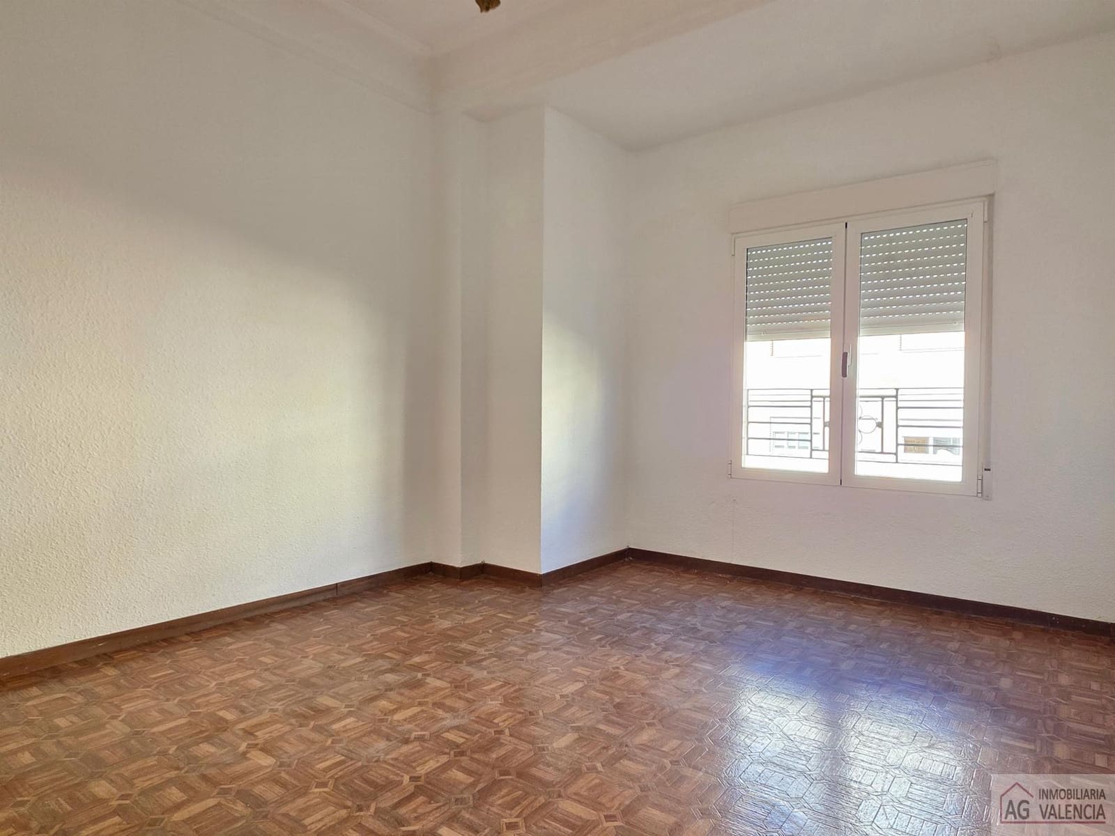 3 bedroom Flat for rent in Valencia city - € 1,350 (Ref: 9425418)