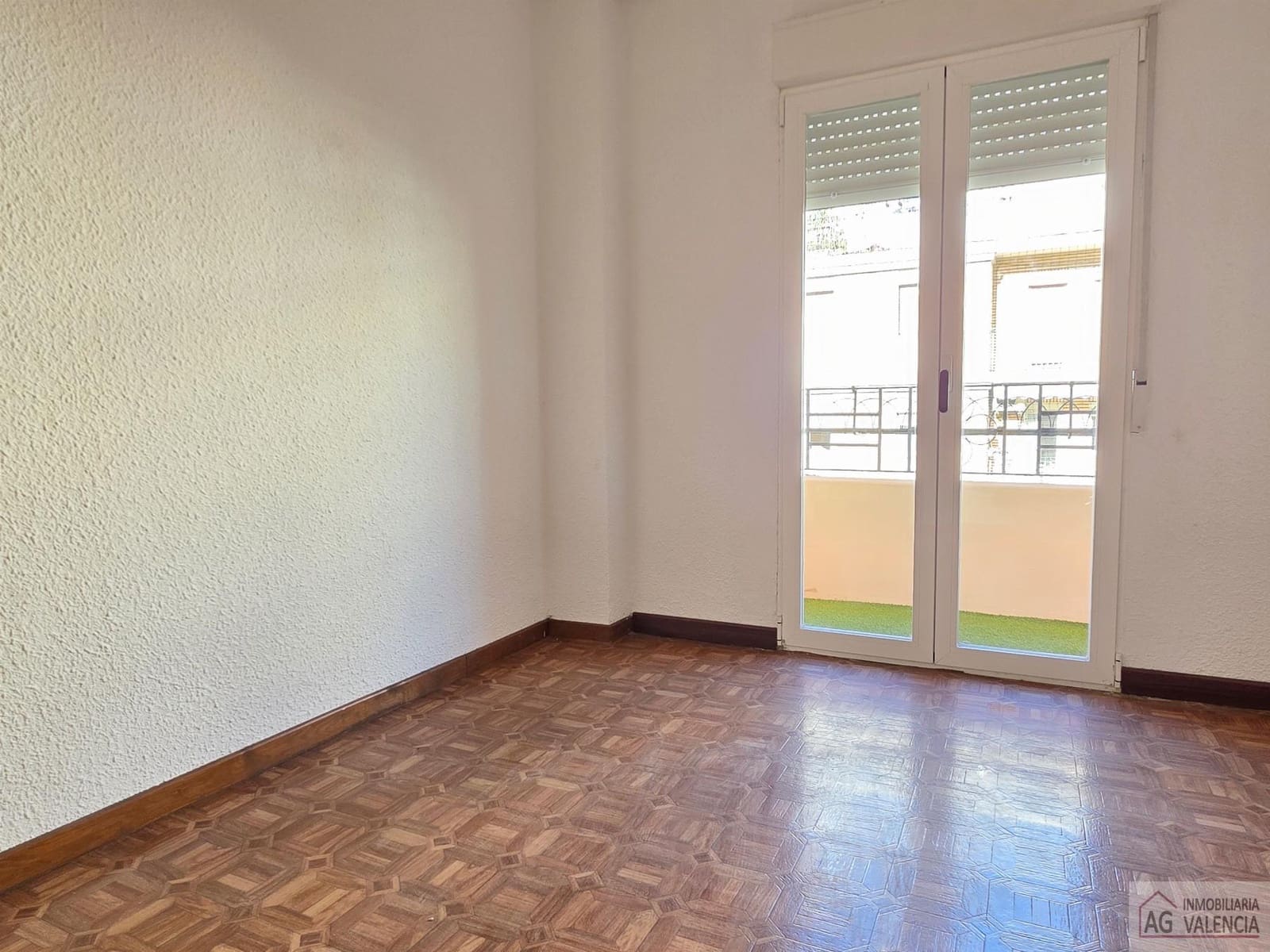 3 bedroom Flat for rent in Valencia city - € 1,350 (Ref: 9425418)