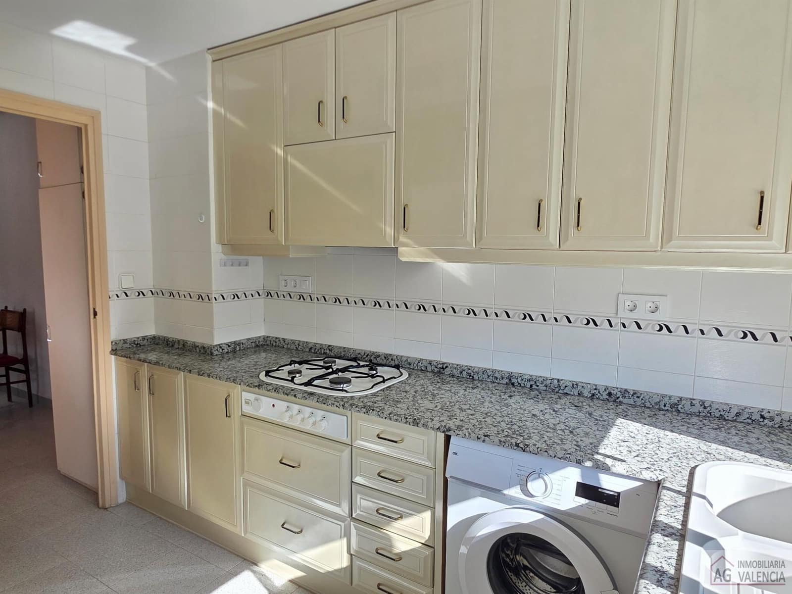 3 bedroom Flat for rent in Valencia city - € 1,350 (Ref: 9425418)