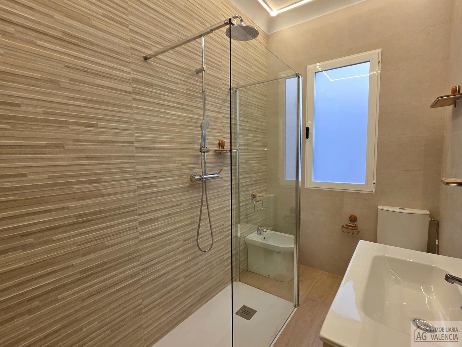 3 bedroom Flat for rent in Valencia city - € 1,350 (Ref: 9425418)