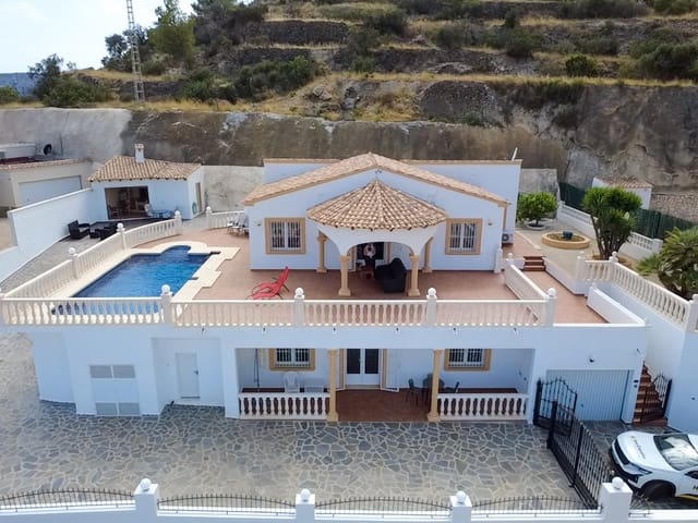 4 slaapkamer Villa te koop in Oltamar - Cucarres, Calpe / Calp met zwembad garage - € 690.000 (Ref: 10011075)