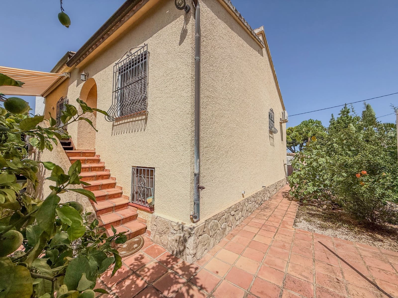 3 bedroom Villa for sale in Denia with pool garage - € 595,000 (Ref: 10034986)