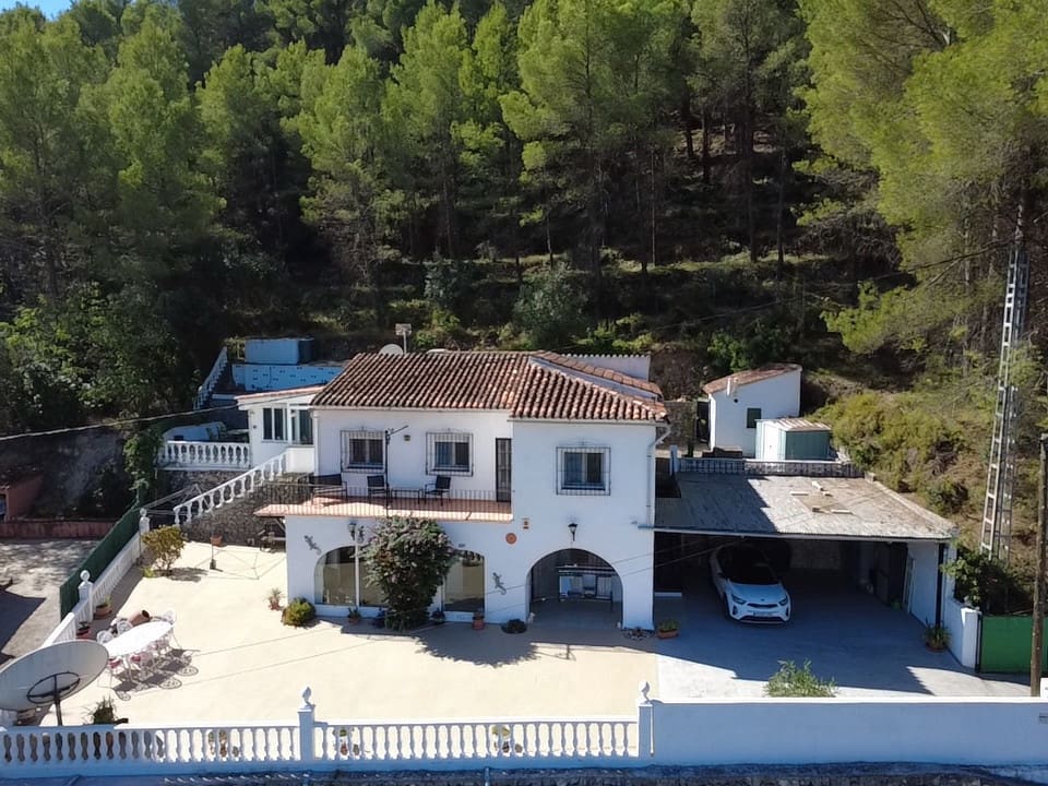 5 bedroom Villa for sale in Parcent with garage - € 360,000 (Ref: 10042623)