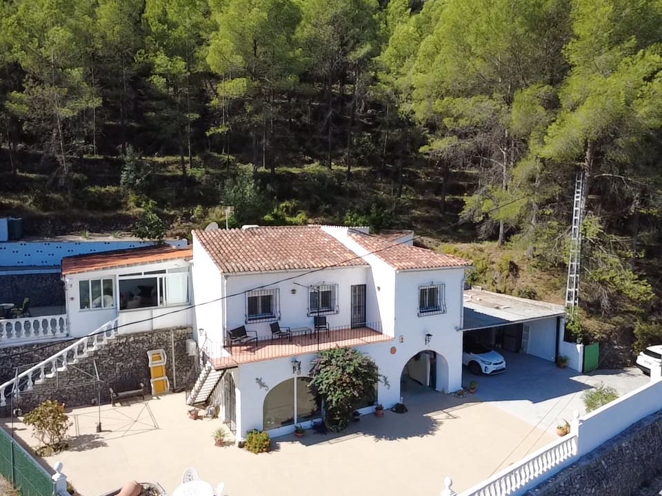 5 bedroom Villa for sale in Parcent with garage - € 360,000 (Ref: 10042623)