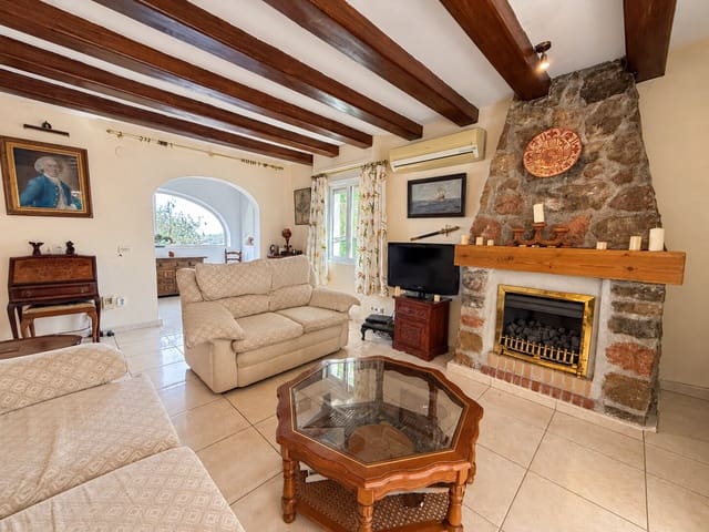 Chalet de 3 habitaciones en Benidoleig en venta con piscina garaje - 328.000 € (Ref: 10080526)
